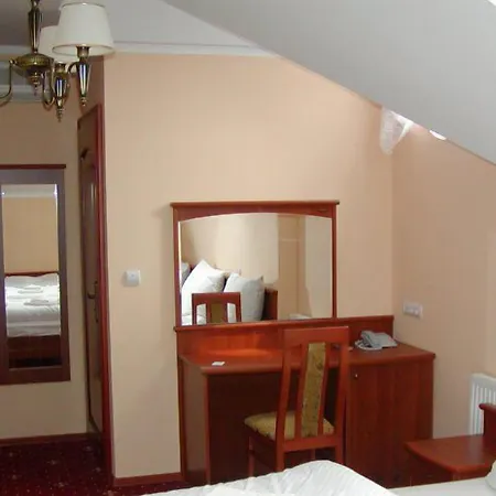 Hotel Palac Wisniewski 3*